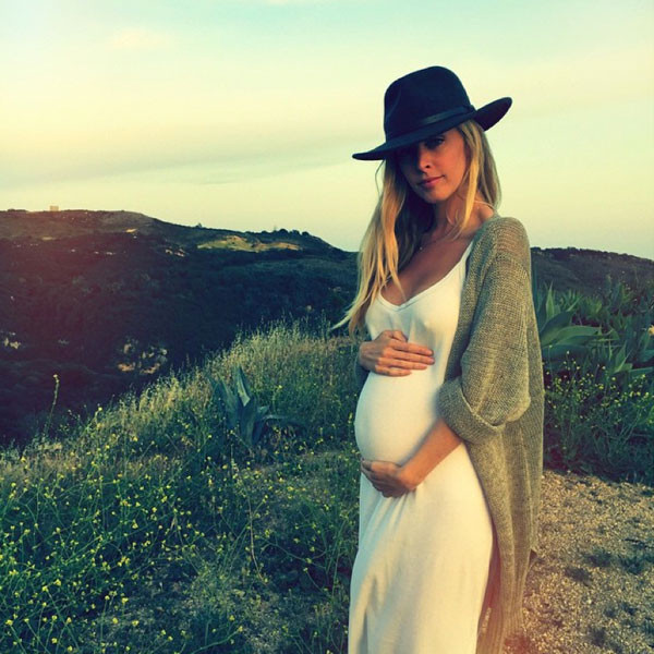 Skips Auto Body >> Leah Jenner Skips Bra, Flaunts Growing Baby Bump in Slinky ... Skips Auto Body >> Leah Jenner Skips Bra, Flaunts Growing Baby Bump in Slinky ...